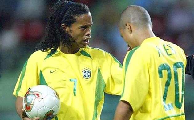 Ronaldinho'dan Alex'e destek!