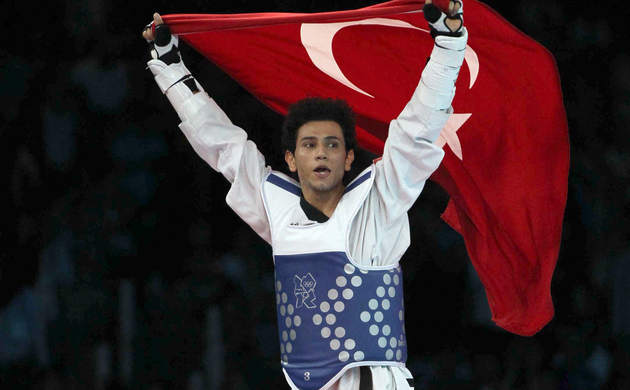 Fransa'da bulunan Türk sporcular endişeli