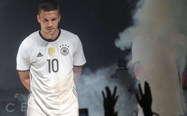 Podolski Hollanda kadrosundan çıkarıldı