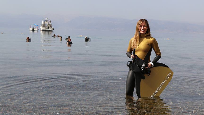 Şahika Ercümen'den dalış gösterisi - 1