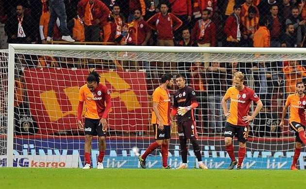 Arena'da istifa sesleri