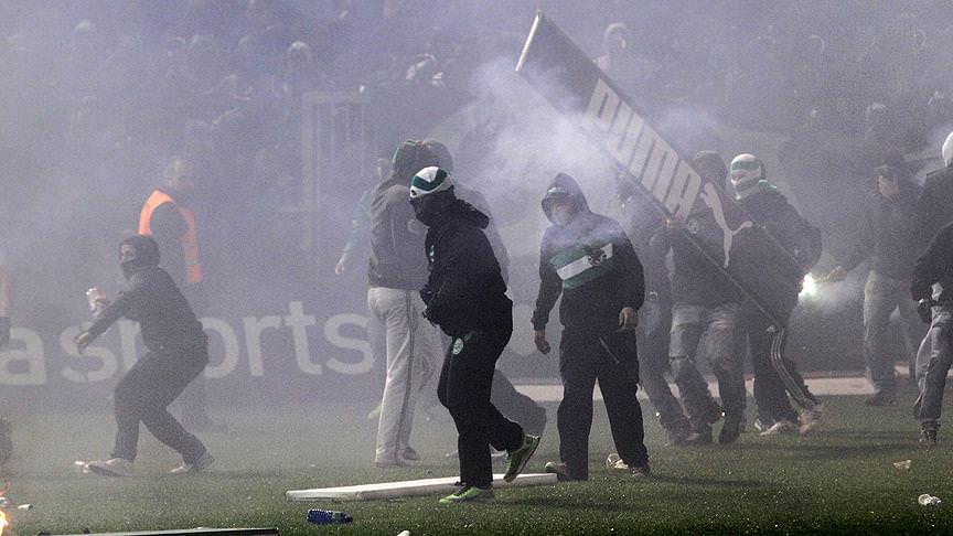 Yunanistan'da olaylar çıktı derbi ertelendi - 1
