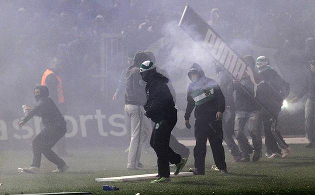 Olaylar çıktı derbi ertelendi