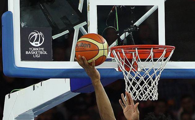 Yerli basketbolcular 5+1 kuralına takıldı