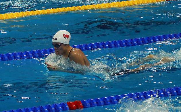 Milli yüzücü Viktoria Zeynep Güneş'ten ikinci madalya