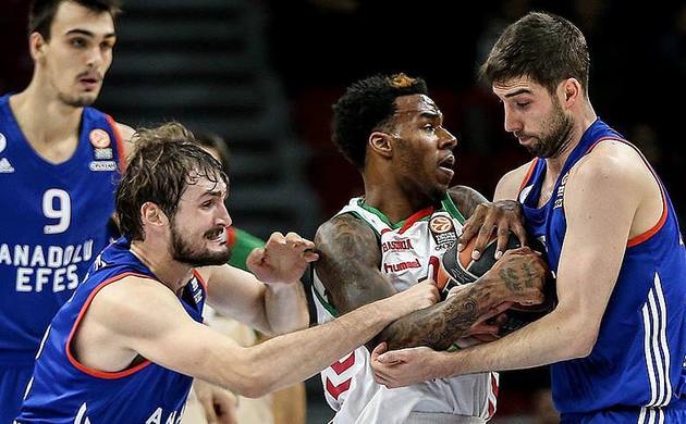 Anadolu Efes Laboral Kutxa'yı İstanbul'da yendi