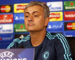 Jose Mourinho kovuldu