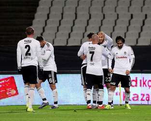 Beşiktaş 3 puanı 3 golle aldı