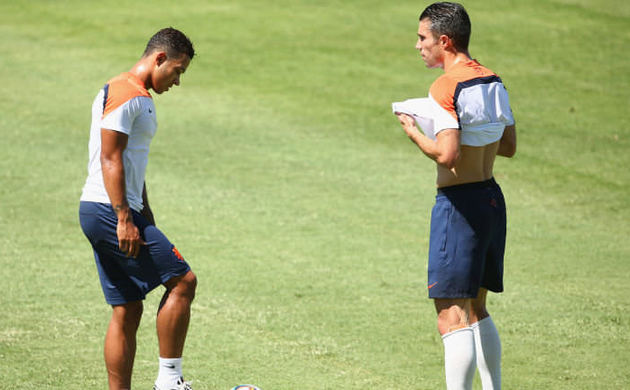 Depay'dan Van Persie'ye: Büyük futbolcular Fenerbahçe'de mi oynar?