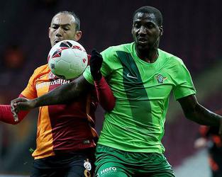 Galatasaray ile Akhisar Belediyespor'u konuk ediyor