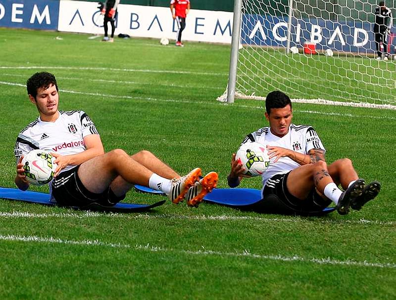 Beşiktaş'ta iki isimle yollar ayrılıyor
