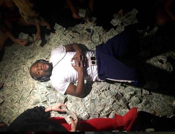Floyd Mayweather'ın paylaştığı fotoğraf olay oldu