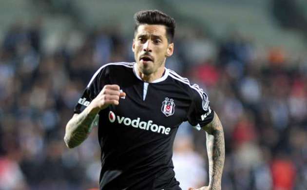Jose Sosa, deplasmanlarda coşuyor