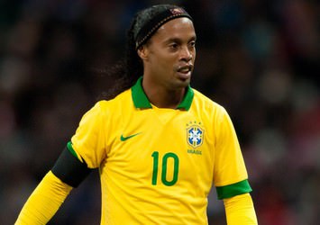Ronaldinho'nun aklı İngiltere'de!