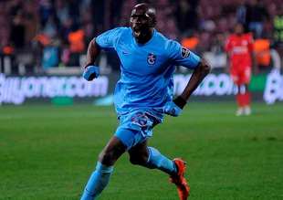 Mbia kafa karıştırıyor