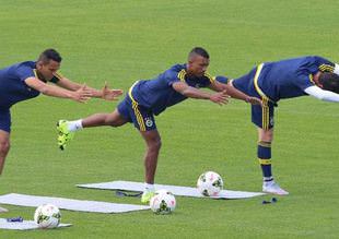 Diego, Alves ve Van Persie özel çalıştı