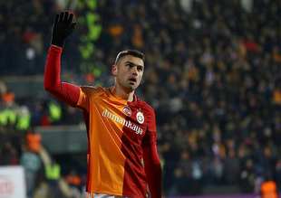 Burak Yılmaz Çin'e gitti