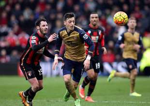 Mesut attı, Arsenal kazandı