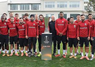 Galatasaray kupayla poz verdi