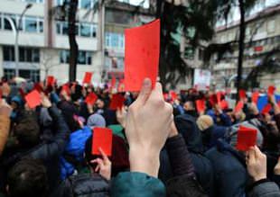 Kırmızı kartlı protesto