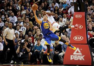 Warriors'ı, Curry ve Thompson taşıdı