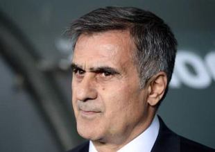 Şenol Güneş'e plaket