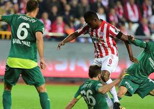 Eto'o 'Timsah'ı avladı