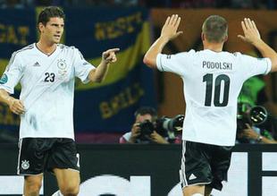 Podolski ve Gomez'e milli davet