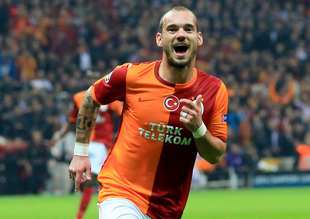 Sneijder 2 yıl daha Cimbom'da