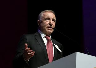 Aysal: Ben borçlara karışmam kupalara bakarım