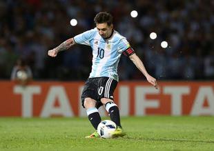Messi, Arjantin formasıyla 50. golünü attı