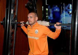 Sneijder, Galatasaray’dan ayrılmak istemiyor