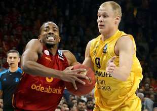 Aslan Canaria'yı avladı