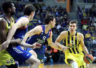 Fener Efes'i Avrupa'dan etti