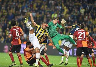İşte Galatasaray-Fenerbahçe derbisinin oynanacağı saat