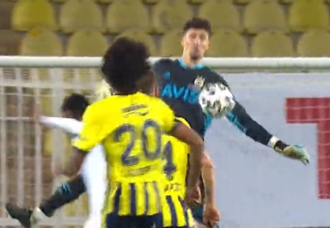 aSpor: Altay Bayındır kırmızı kart gördü! İşte o pozisyon
