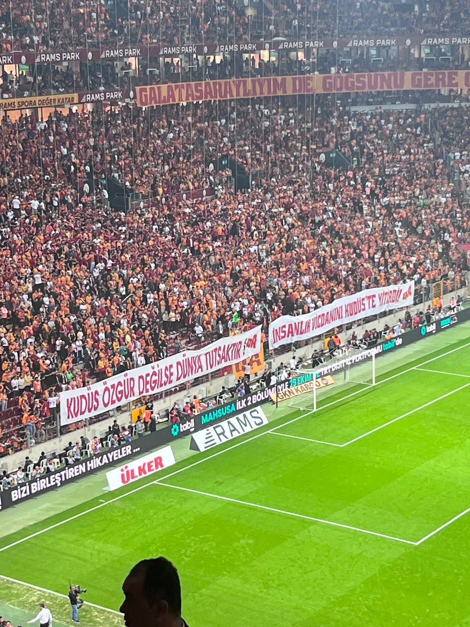 aSpor: Galatasaray - Beşiktaş derbisinde Filistin'e pankartlı destek