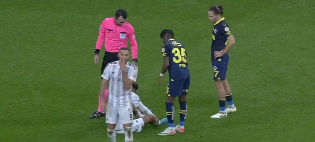 besiktasta-gedson-fernandes-sakatlandi-oyuna-devam-edemedi-1702140016070.jpeg Beşiktaş'ta Gedson Fernandes sakatlandı! Oyuna devam edemedi - 1