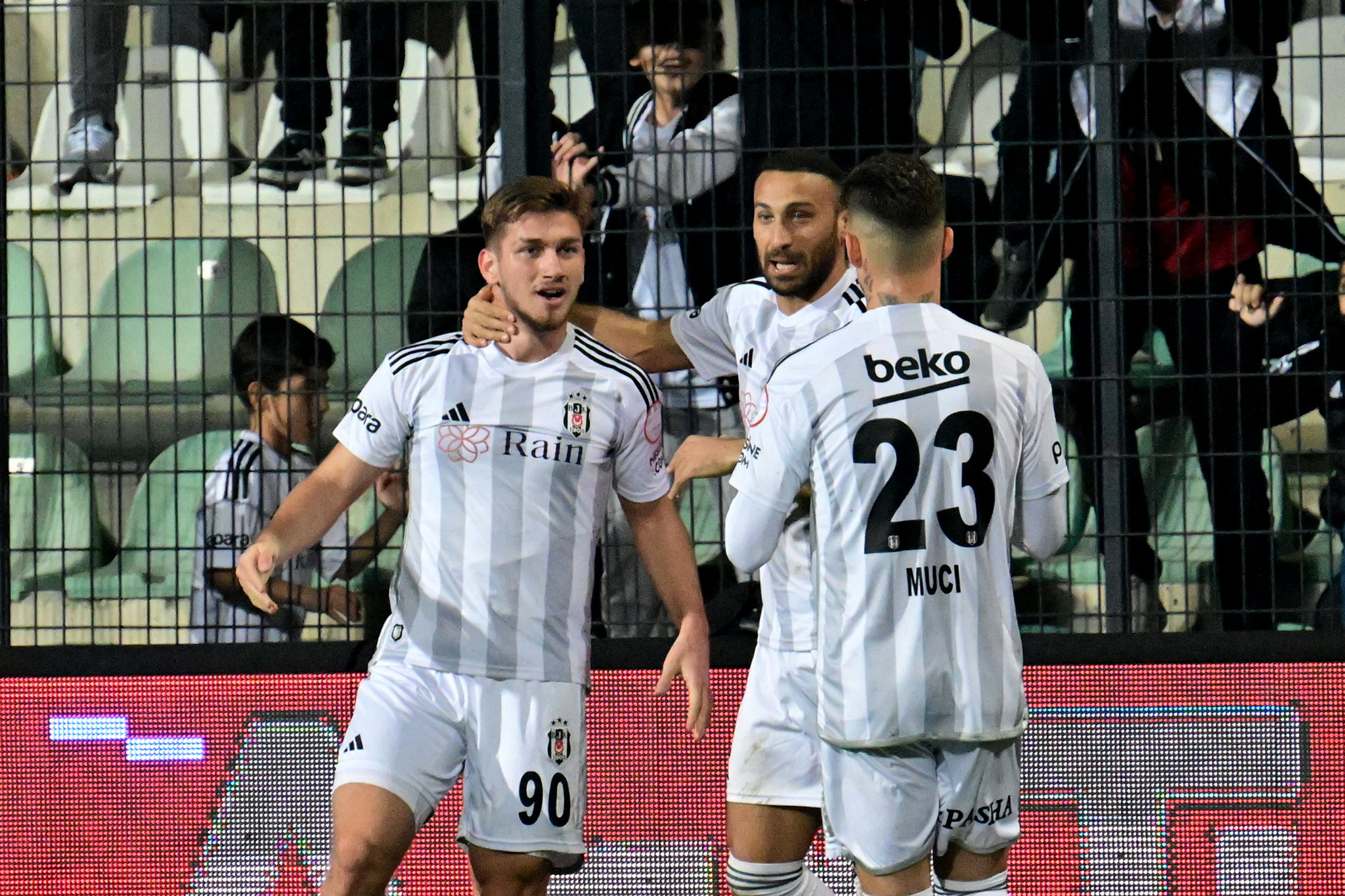 aSpor: İstanbulspor 0-2 Beşiktaş (MAÇ SONUCU-ÖZET) Semih ile Muci attı Beşiktaş kazandı