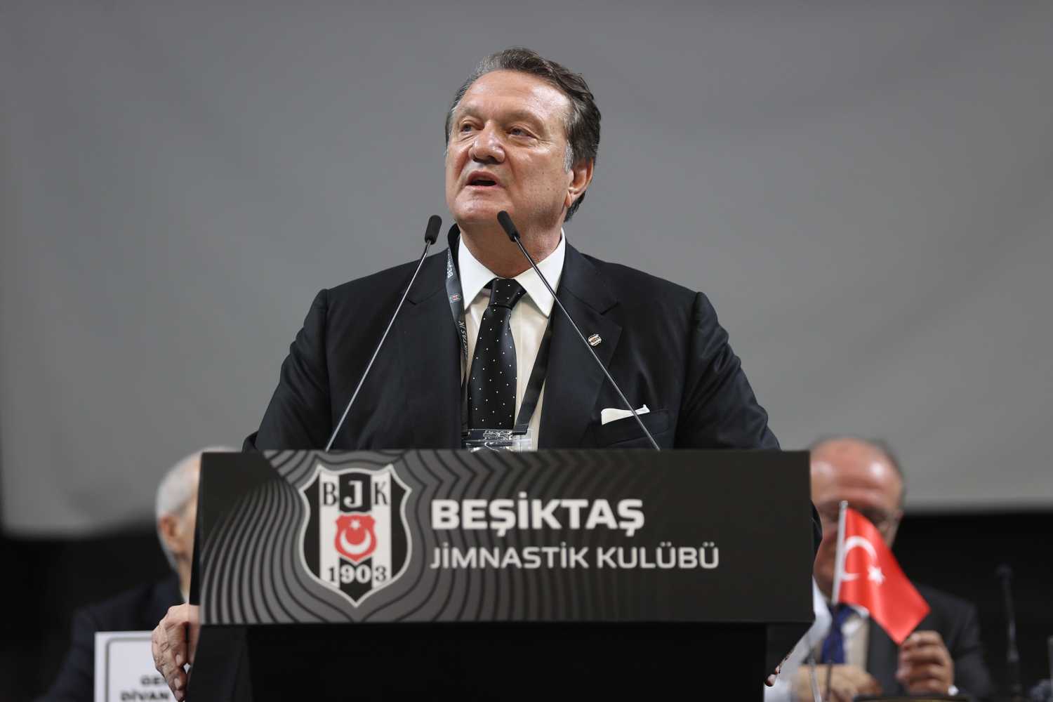 aSpor: Beşiktaş Başkanı Hasan Arat'tan teknik direktör ve transfer açıklaması
