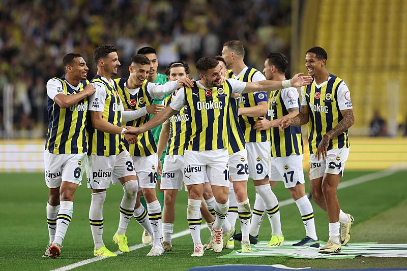aSpor: Fenerbahçe'de sezonun ardından en çok kart gören isimler belli oldu