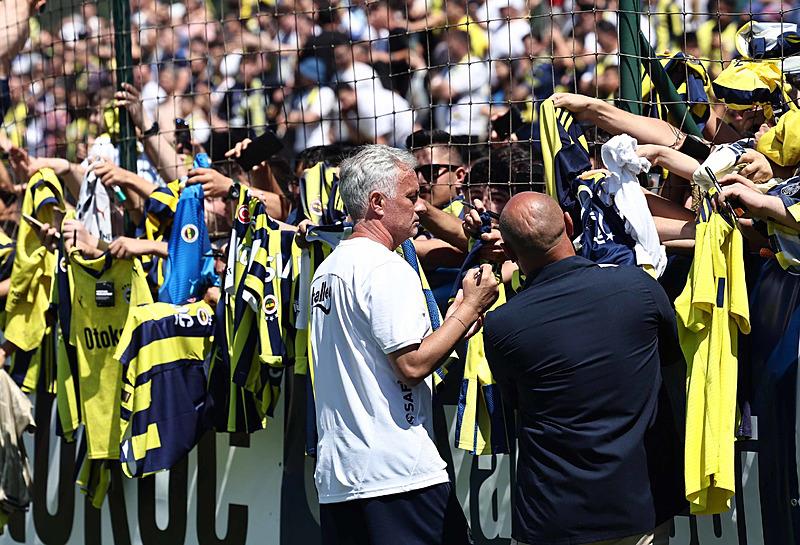 aSpor: Fenerbahçe’de yeni sezon hazırlıkları devam ediyor! Taraftara açık idman yapıldı