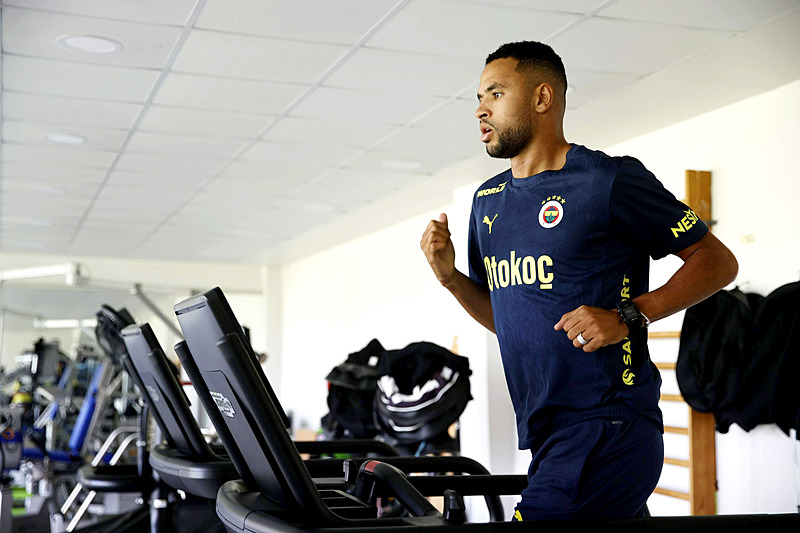 aSpor: Fenerbahçe'nin yeni transferi En Nesyri ilk antrenmanına çıktı