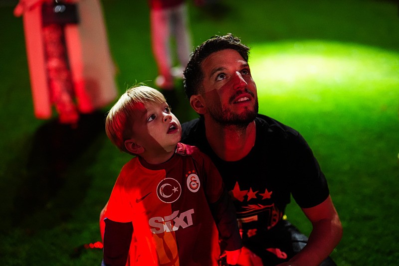 aSpor: Mertens Galatasaray'daki son deplasmanı öncesinde üçlü çektirdi