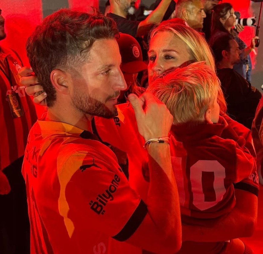aSpor: Dries Mertens Galatasaray'a göz yaşlarıyla veda etti