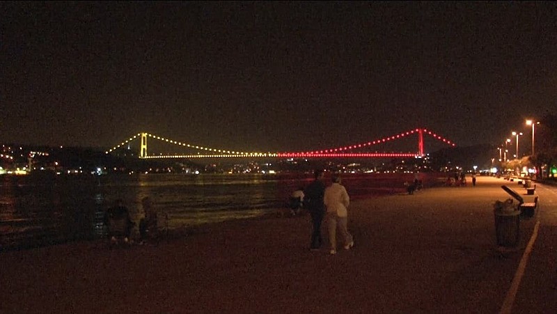 aSpor: Fatih Sultan Mehmet Köprüsü'ne Galatasaray'ın şampiyonluğuna özel ışıklandırma