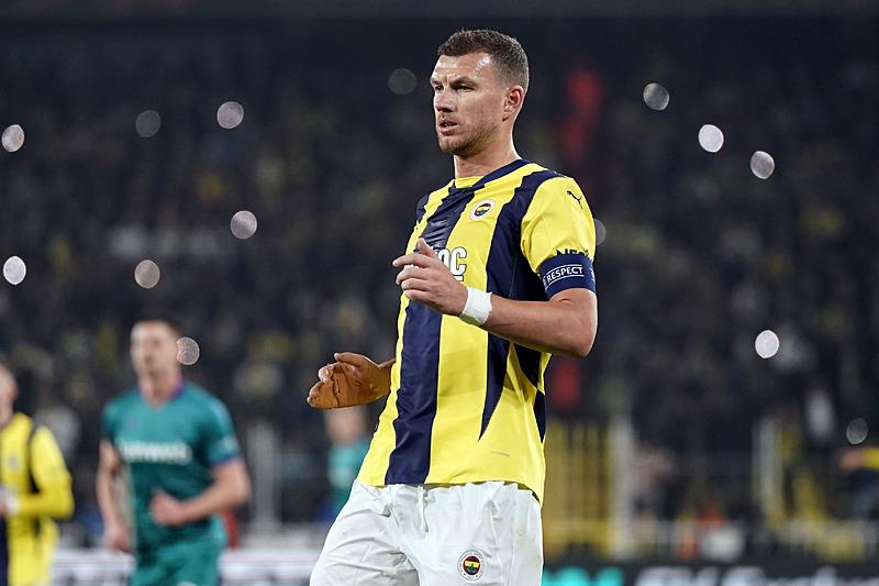aSpor: Fenerbahçe'ye veda eden Dzeko İstanbul'dan ayrıldı