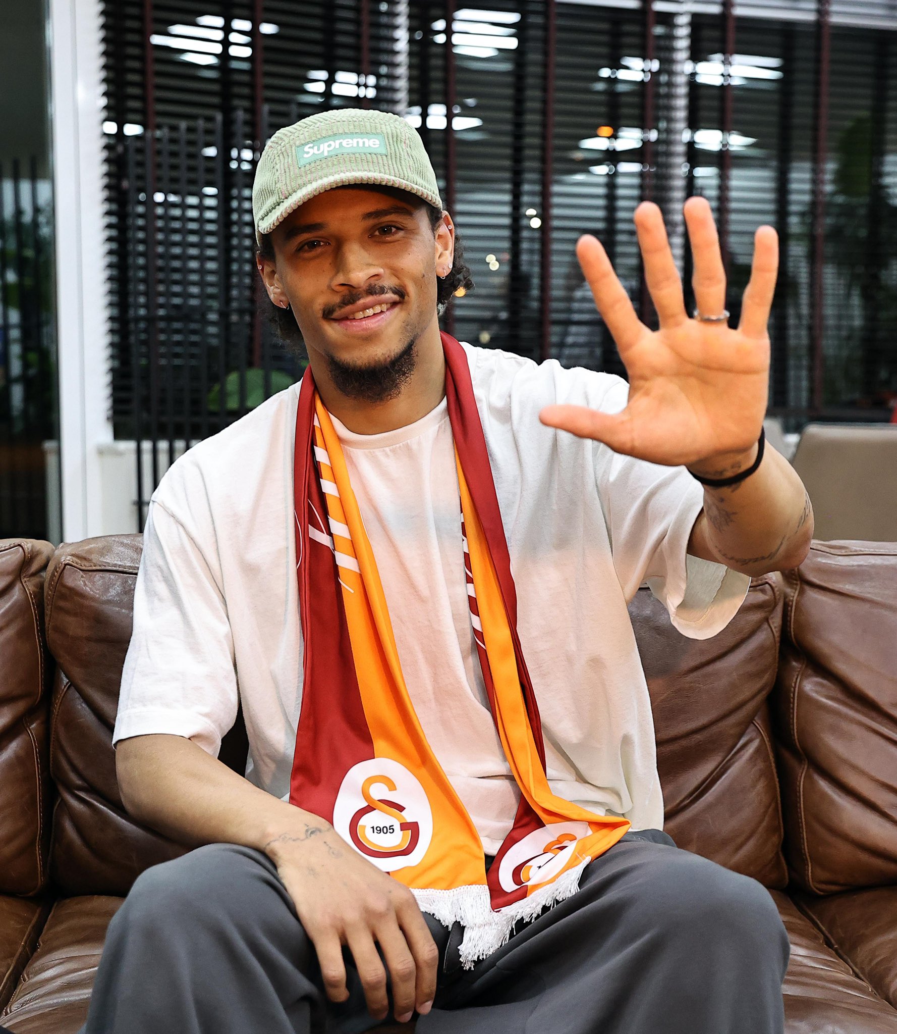 aSpor: Galatasaray'ın yeni transferi Leroy Sane İstanbul'a geldi! İşte o görüntüler