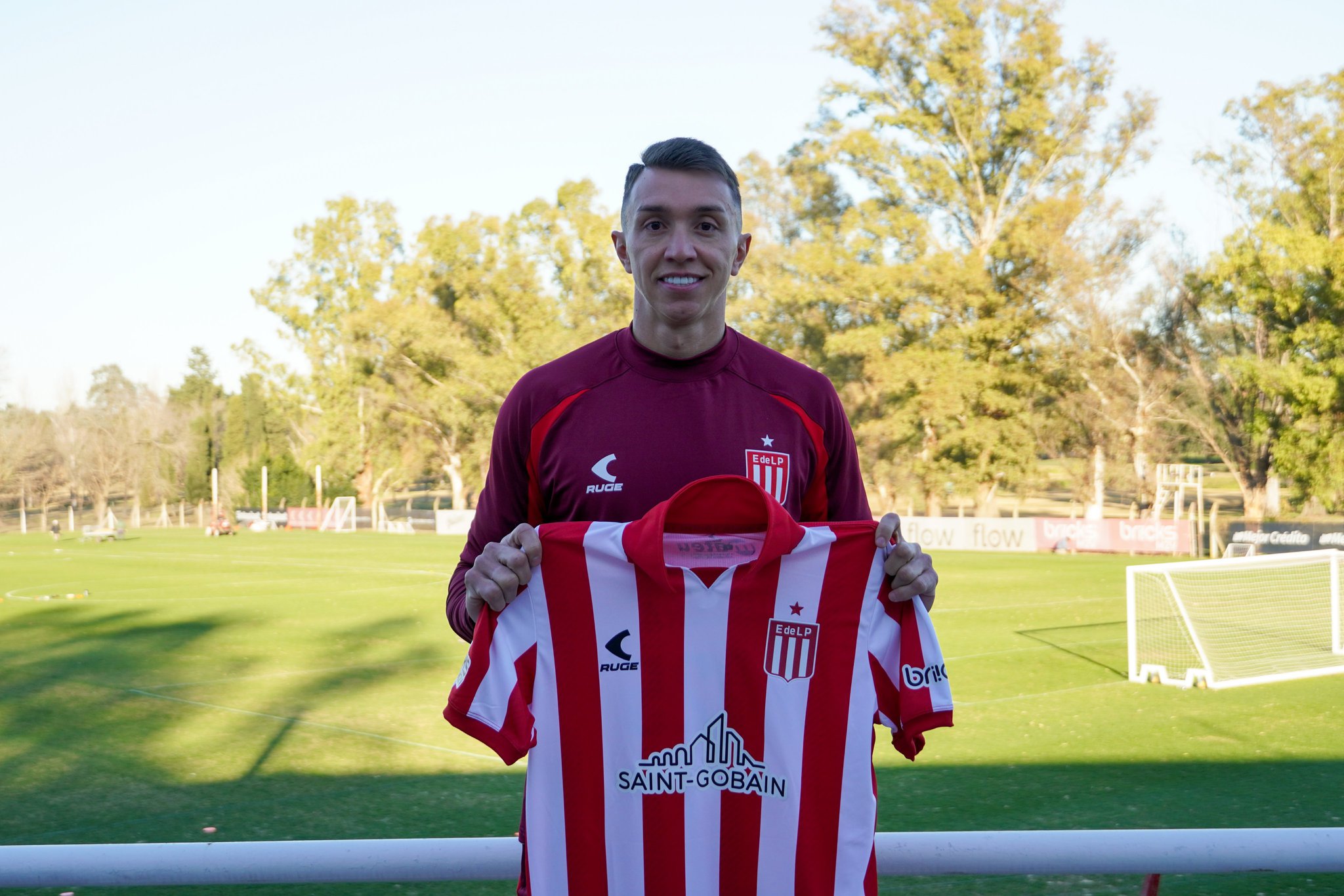 aSpor: Estudiantes Fernando Muslera'yı resmen duyurdu