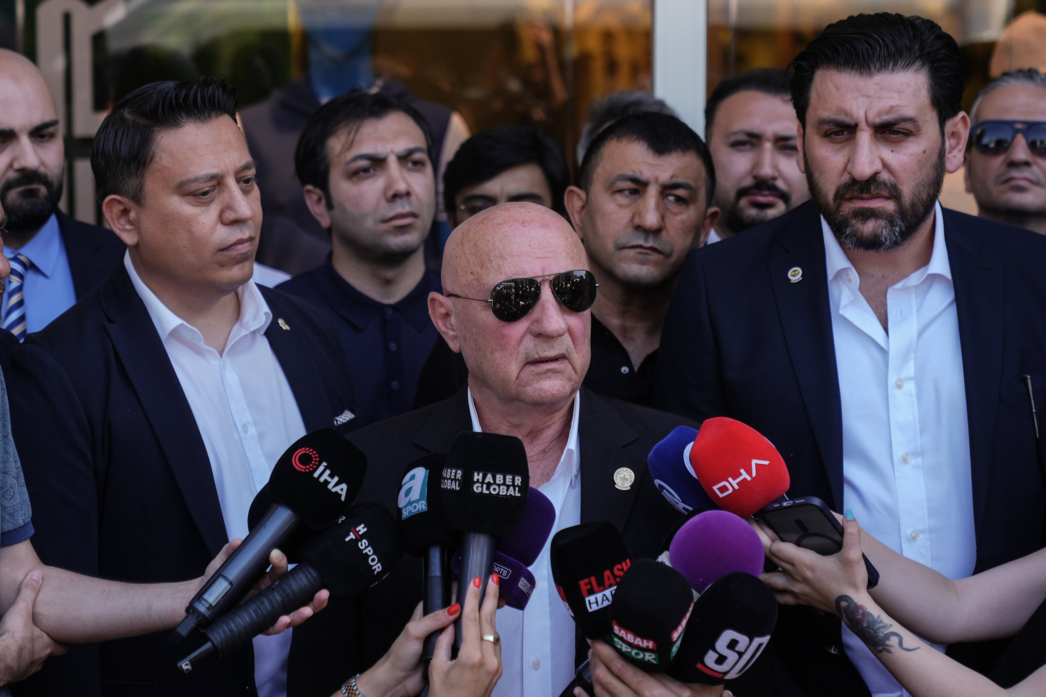 aSpor: Fenerbahçe'de olağanüstü genel kurul için imzalar teslim edildi